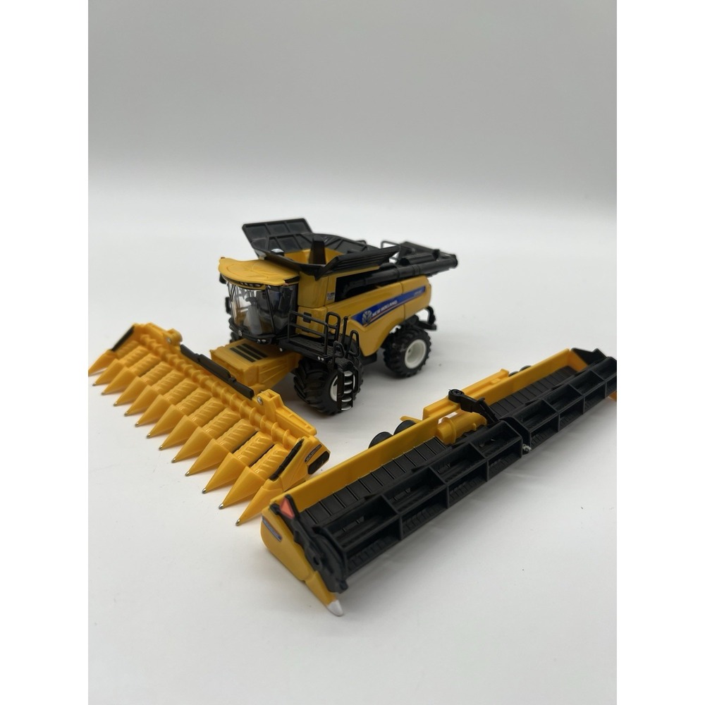 ERTL 1/64New Holland CR9.90 Combine with‎ 2 Heads Prestige Collection 13973